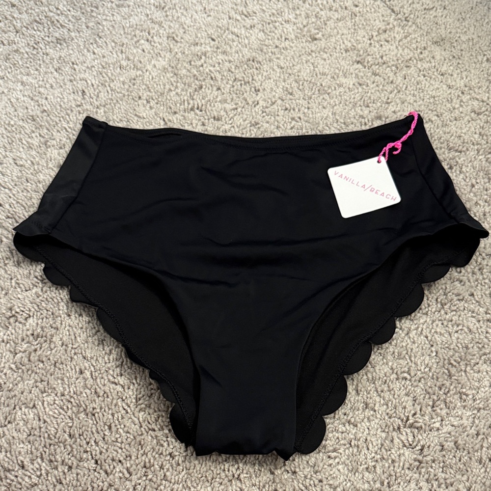 Vanilla/Beach Elegant Black Scalloped bikini bottoms